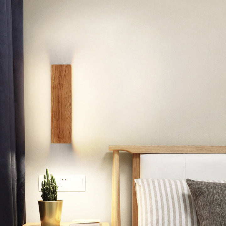 LED Wandleuchte aus Holz | Schlankes Design