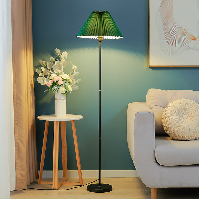 Retro Stehlampe mit Rundem Stoffschirm