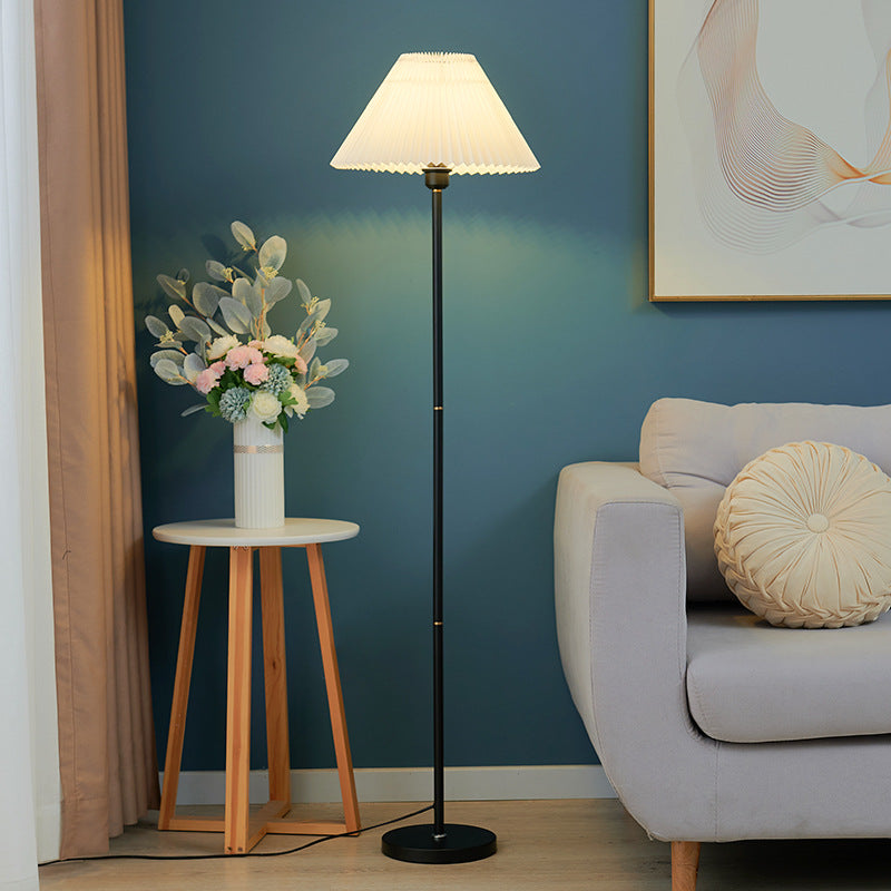 Retro Stehlampe mit Rundem Stoffschirm