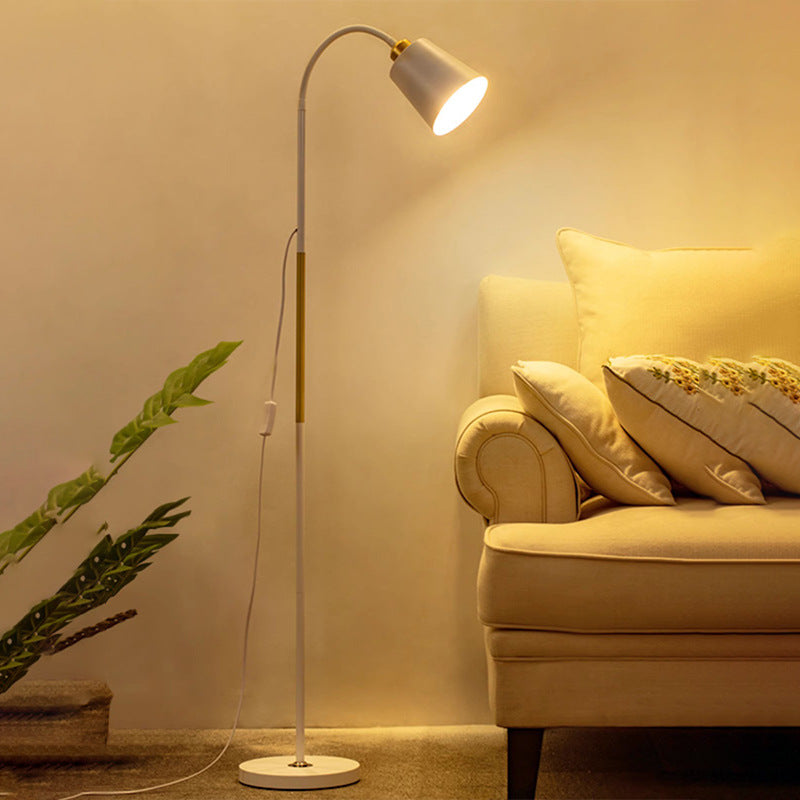 Moderne Stehlampe Wohnzimmer Mit Rundem PVC-Schirm