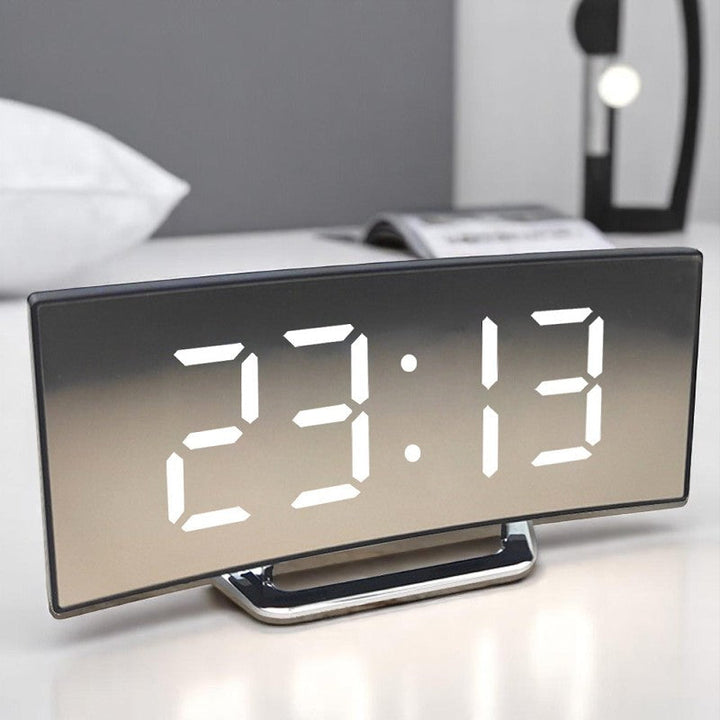 LED Nachttischwecker | Klare Anzeige & Gebogenes Design