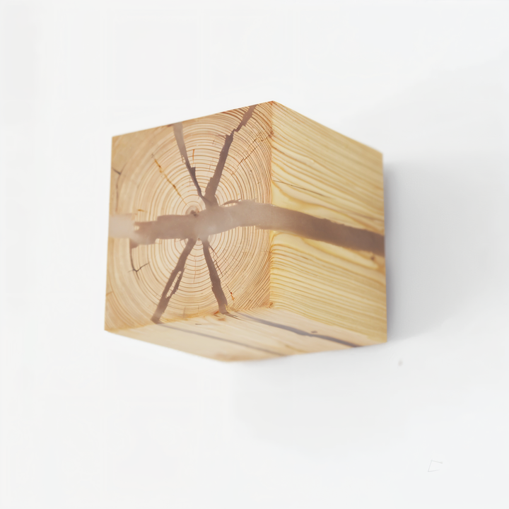 QuadCrackle Wandleuchte | Dekoratives Holzdesign mit Lichtakzenten