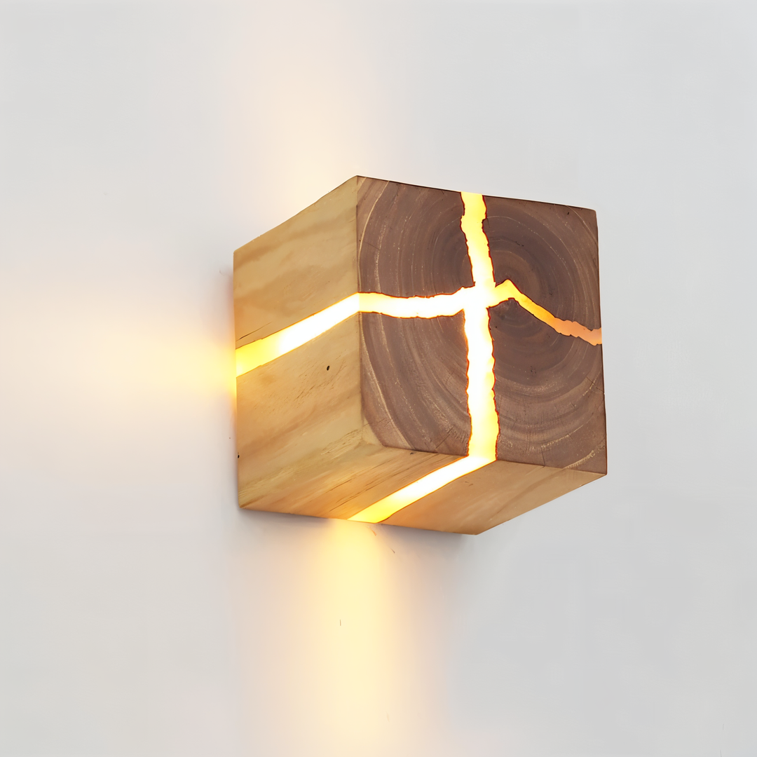 QuadCrackle Wandleuchte | Dekoratives Holzdesign mit Lichtakzenten