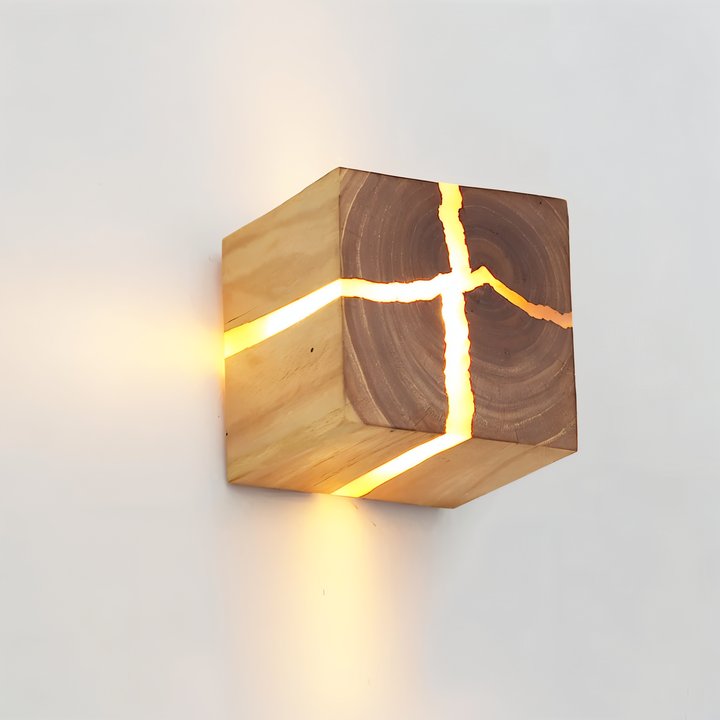 QuadCrackle Wandleuchte | Dekoratives Holzdesign mit Lichtakzenten