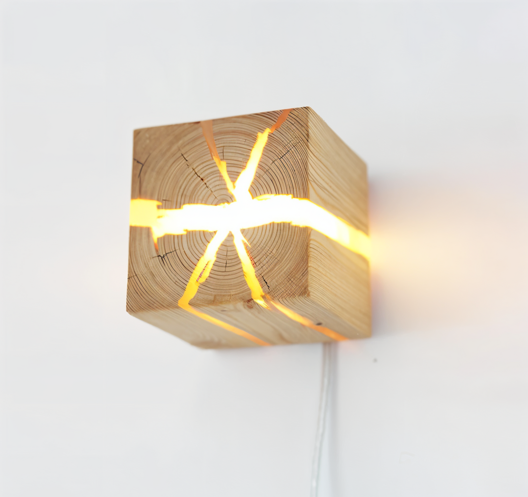 QuadCrackle Wandleuchte | Dekoratives Holzdesign mit Lichtakzenten