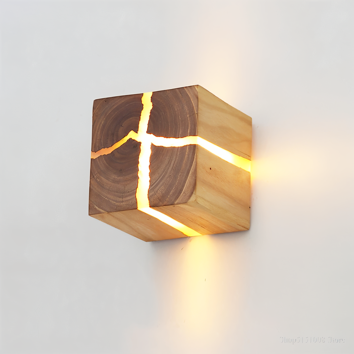 QuadCrackle Wandleuchte | Dekoratives Holzdesign mit Lichtakzenten